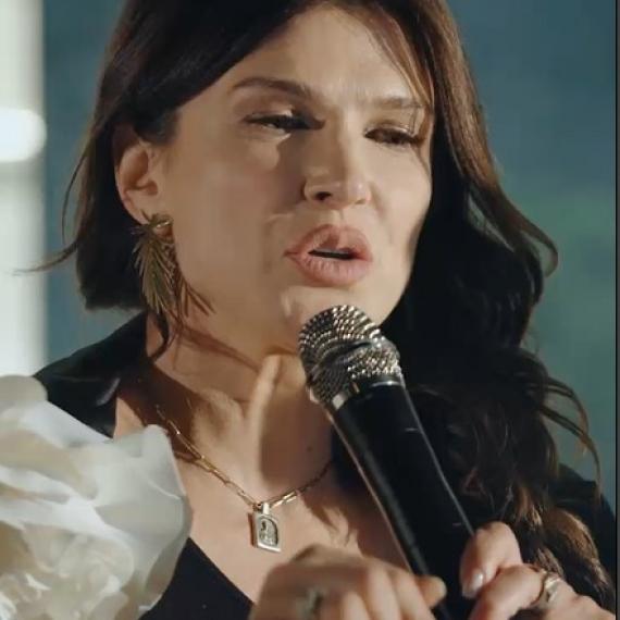 Monica Bîrlădeanu recomanda Ami White